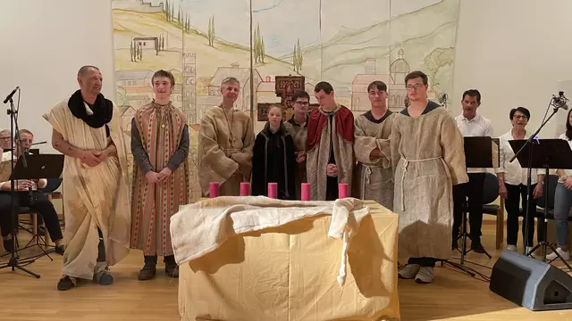 Hauptdarsteller: Ulrich Seybold (Franziskus), Jürgen Stella (Giacomo); Mitwirkende: Mitarbeitende von Regens-Wager und Schüler der Regens-Wagner-Schule und der Gebärdenchor | Foto: Regens-Wagner-Stiftung Dillingen