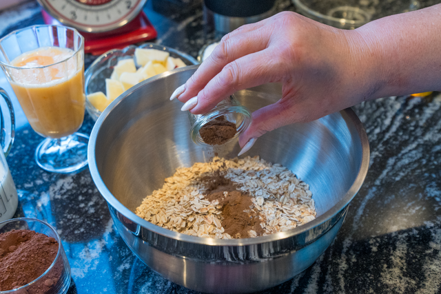 Sabinas Kochstudio 2025 - Apfel-Bananen-Kuchen | Foto: FSeventfoto