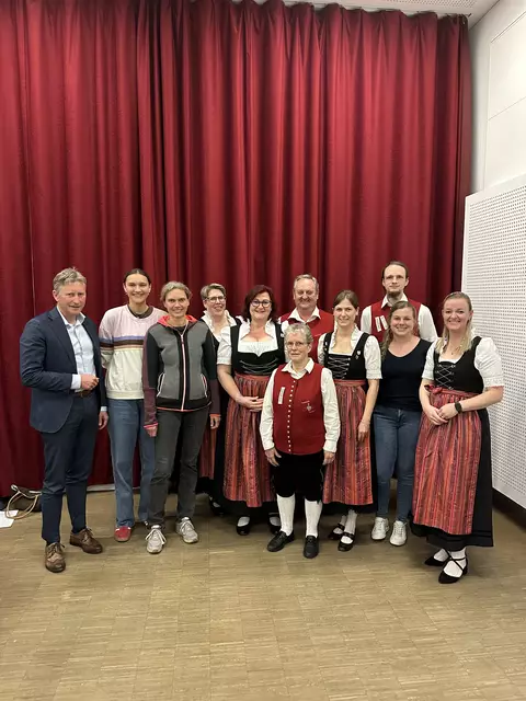 Die neu gewählte Vorstandschaft mit Bgm. Greiner v.l.n.r.:
Clara Sturm, Christina Sturm, Monika Donderer, Nicole Enders, Elisabeth Volz-Goller, Heinz-Erwin Kellner, Carina Schreiner, Sebastian Assum, Christina Fratz, Katrin Scherer.
es fehlen: Birgi Sproll, Martin Sinzinger | Foto: Stadtkapelle Neusäß e.V.