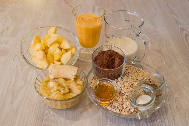 Sabinas Kochstudio 2025 - Apfel-Bananen-Kuchen - Die Zutaten | Foto: FSeventfoto