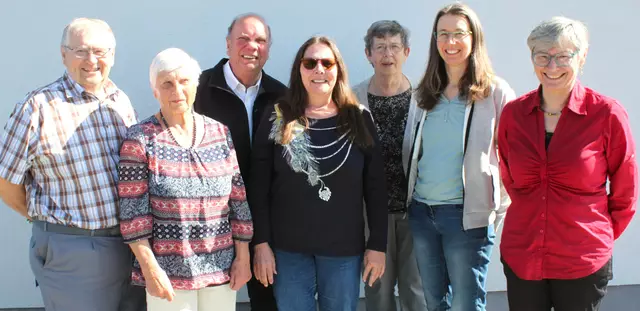 Kreisvorsitzender Georg Böck (dritter von links) gratulierte der neuen Vorstandschaft mit Ewald Faron, Hanne Wengenmayr, Claudia Meischl, Maria Siebenstich, Daniela Losleben und Silvia Stock zur Wahl | Foto: Peter Heider
