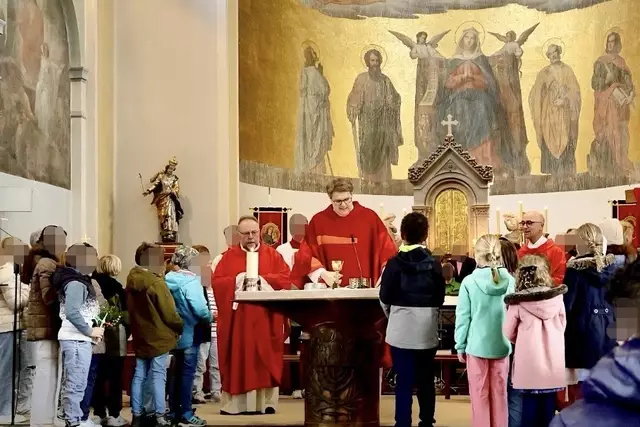 Palmsonntag 2025: Die Liturgie hatte für jede Altersgruppe etwas zu bieten, von ganz jung bis ganz alt.  | Foto: Achim Lüders