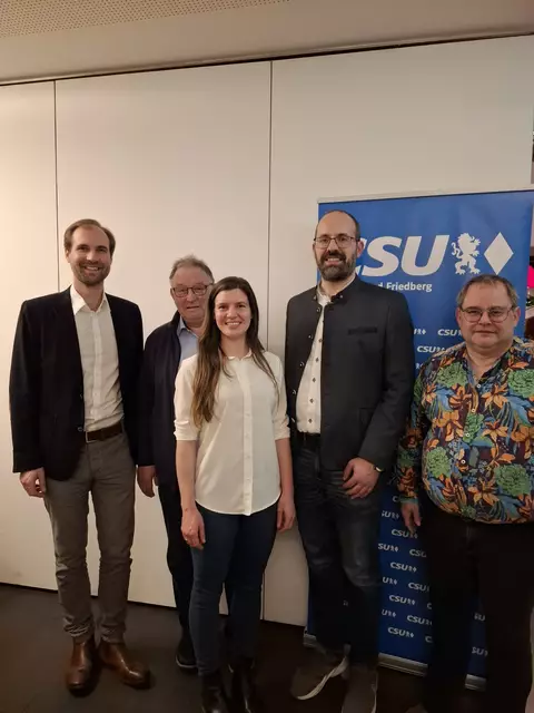 v.l.n.r.: Dr. Nikolas Haller, 2. Bürgermeister Richard Scharold, Susannah Lindermeier, Florian Fleig, Bernd Bante | Foto: Philipp Landherr