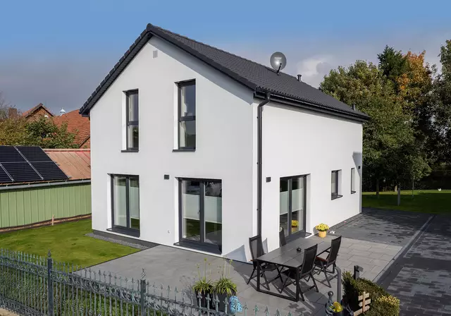 Ein modernes Einsteigerhaus: klar, harmonisch und online konfiguriert.
 | Foto: Foto: djd-k/Danwood