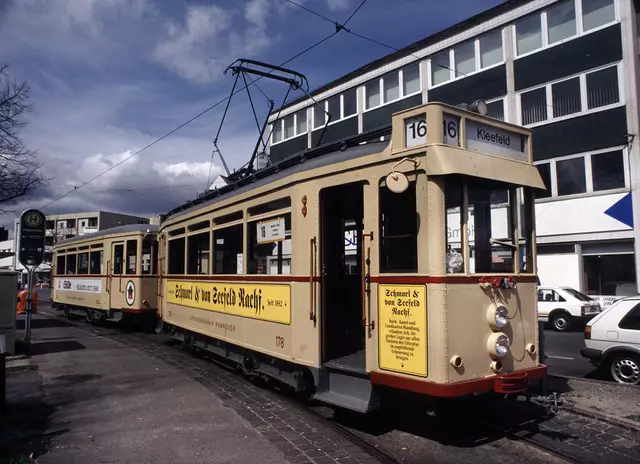 Straßenbahn-Oldtimer an der damaligen Wendeschleife am Klagesmarkt