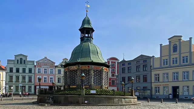 Die „Wasserkunst“, eine Brunnenanlage aus dem 17. Jahrhundert, sorgte einst für die Hauptwasserversorgung der Stadt. Foto: Helmut Kuzina