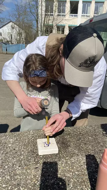 Steinmetz in der Schule | Foto: Freie Schule Lech-Donau 