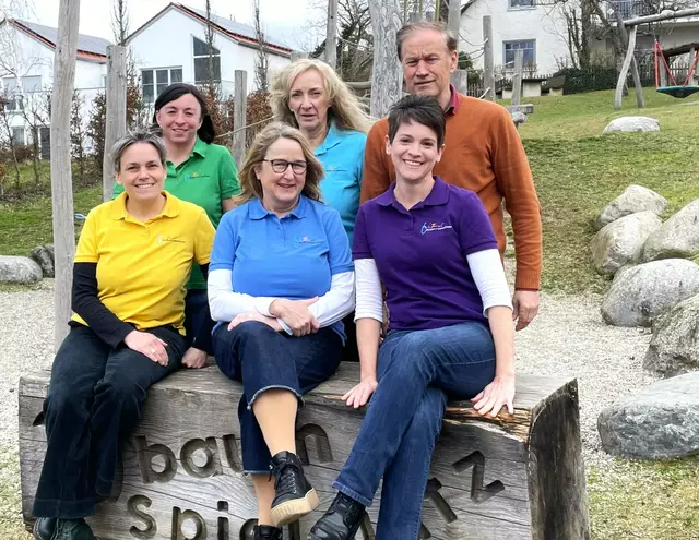 Verana Maier, Denise Bermeitinger, Ingrid Hafner-Eichner, Steffi Schatzinger, Christine Matthes und Herbert Hafner (von links) sprachen beim Treffen im Landratsamt zum Thema Inklusion. | Foto: Peter Heider