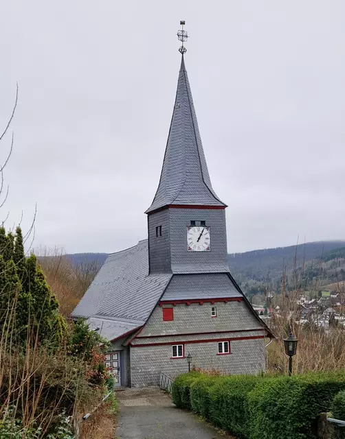 Dach wurde 2024 Restauriert (St. Johannes Kirche in Hatzfeld)