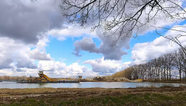 Am Wietzesee: Durch die Ausbaggerung hat er nun wohl seine volle Größe erreicht. | Foto: Shima Mahi