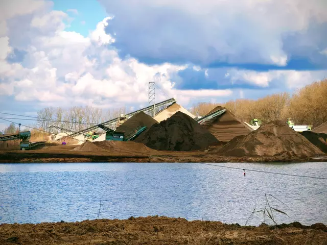 Interessantes Farbenspiel von Wolken und Sandbergen | Foto: Shima Mahi