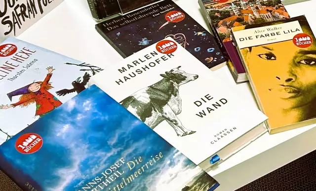 Die gespendeten Bücher erhalten von der Bibliothek einen Aufkleber und werden in einer einsehbaren Liste geführt. Im Inneren jeden Buches ist eine kurze Begründung vom Spender angebracht, warum es für ihn das Lieblingsbuch ist.   