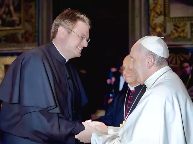 Die Begegnung, von der P. Brühl in seiner Predigt sprach – als Papst Franziskus Friedberg segnete –, wurde fotografisch festgehalten.