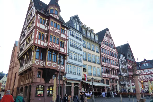 Fachwerk der Ostzeile am Samstagsberg am Römerplatz.