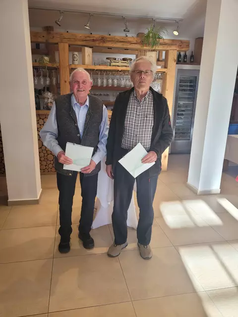 Für über 65 Jahre Mitgliedschaft wurden Wolfgang Raab und Karl Stockhammer geehrt.