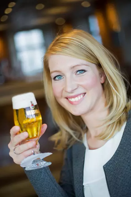 Julia Klose ist nicht nur Biersommelière bei einer bekannten Brauerei aus dem Sauerland, sondern auch passionierter Grillfan.
 | Foto: Foto: djd-k/Brauerei C. &amp; A. Veltins