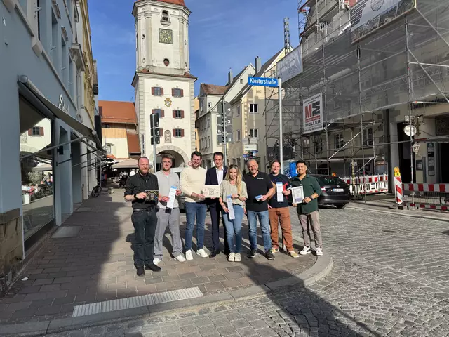 Auf dem Bild von Links: 
Florian Freundorfer vom Rhymes Club, Jakob Lenzer vom Peng &amp; Pane, Daniel Kaim als Organisator, OB Frank Kunz, Marina Steimer vom Havanna, Matthias Stutzmüller vom Kings Road Pub, Manuel Ninic vom Stadtstrand und Utsab Ghale vom Buddy und Cozy 
Nicht auf dem Bild:
Katrin Freiberg vom Guglhupf, Abi Süleyman vom Lucaffe, Abdul Kenno von der Livana Lounge und Gerd Müller vom Spitzbua 
