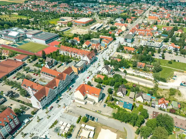 Der neugestaltete zentrale Bereich der Bürgermeister-Wohlfarth-Straße wird Mitte Juli zur Partymeile inklusive eines großen Kinderfests. | Foto: ABOUT US Media GmbH