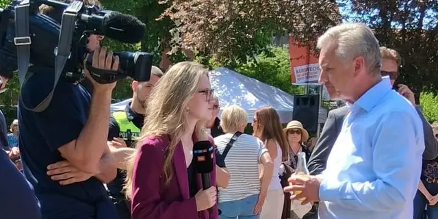 Christian Wulff nach seiner Rede – Interview mit den Medien | Foto: DGB Lehrte