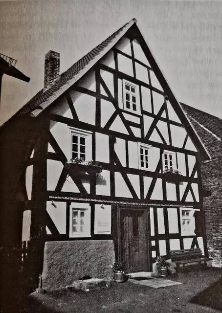 "Ammes Haus" Mittelstrasse 24 in Hatzfeld um 1994