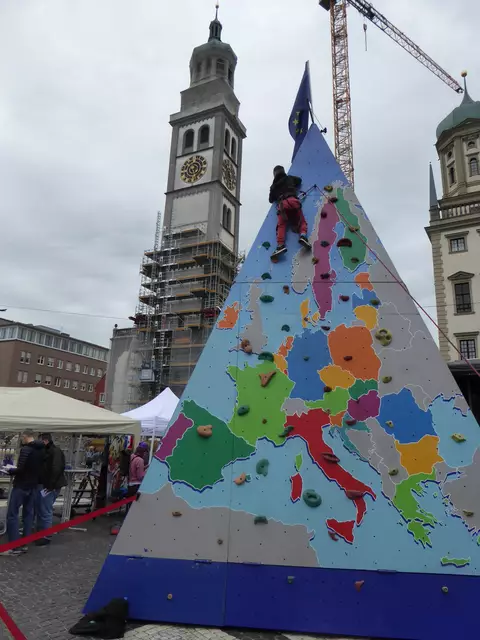 Europatag am Samstag, 3.5.2025 auf dem Augsburger Rathusplatz | Foto: alle Maria Gebhard und 1 Foto Klaus Hopp