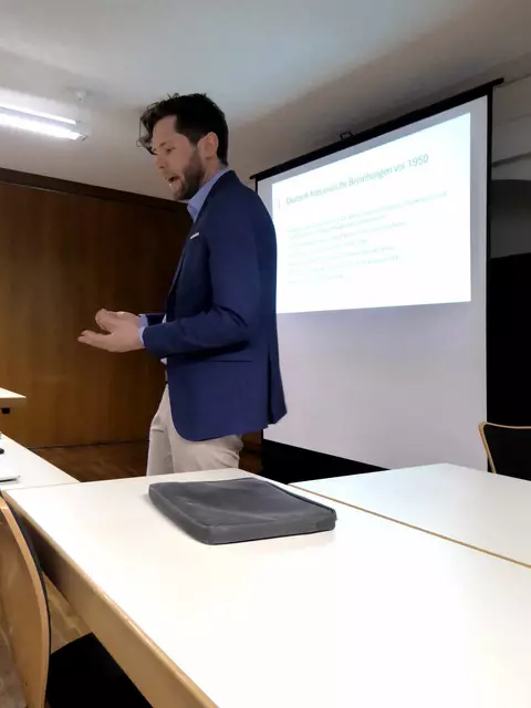 Stadtrat Benjamin Adams beim Vortrag im Zeughaus | Foto: alle Maria Gebhard und 1 Foto Klaus Hopp