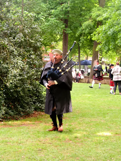 Überall im Parkgelände wurde der Dudelsack gespielt