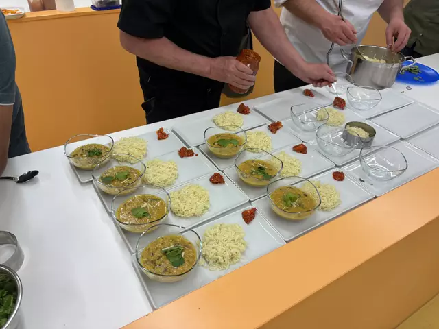 Dal Tadka wird hier angerichtet. | Foto: Klaus Hill