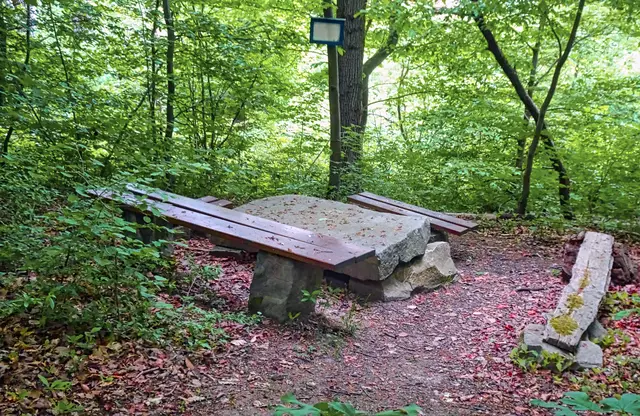 Steinerner Tisch