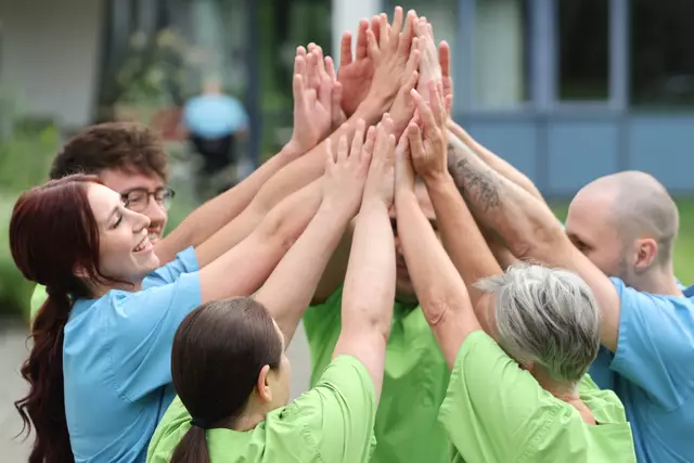 Der Verwaltungsrat der Wertachkliniken verlängert die zum 01.07.2023 eingeführte Zahlung der tariflichen Arbeitsmarktzulage für Pflegefachkräfte: In Kombination mit dem Arbeitszeitmodell der Wertachkliniken wird sie auf jeden Fall bis zum 31. Dezember 2027 weiter bezahlt – und dann neu entschieden | Foto: Thomas Kiehl