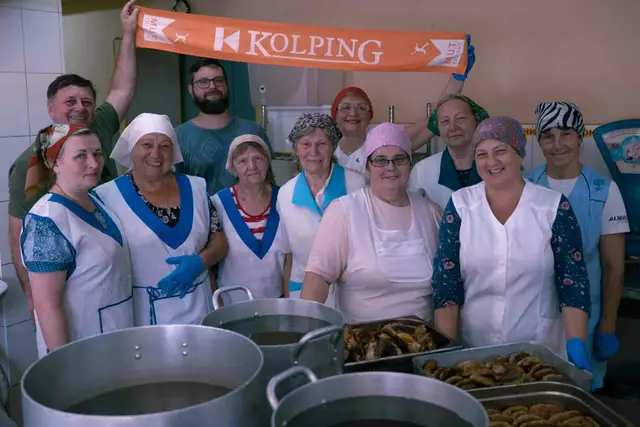 Die Kolping Sozialküche in Czernowitz kocht über 500 warme Gratis-Mahlzeiten am Tag für Geflüchtete des Ukrainekrieges und örtliche Krankenhäuser.