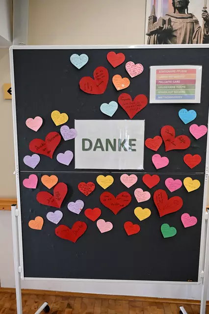 Pinnwand mit Feedbacks der Angehörigen