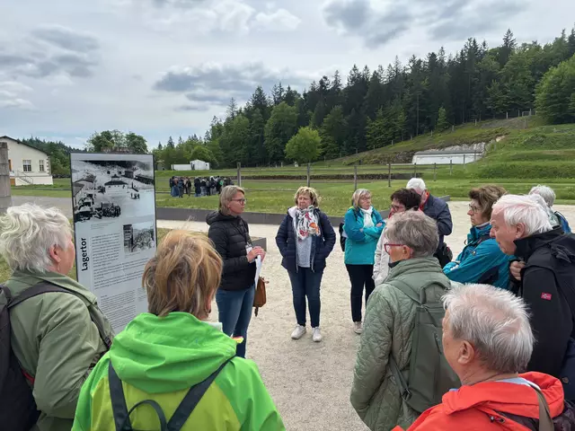 Raum für Informationen, Antworten und Fragen gibt die einfühlsame Führung in der Gedenkstätte KZ Flossenbürg