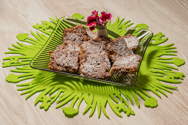 Appetit nach einer kleinen Knabberei? Der Erdnuss-Banane-Hafer-Riegel aus dem Kochstudio von Sabina Scherer kann da sicher helfen. | Foto: FSeventfoto