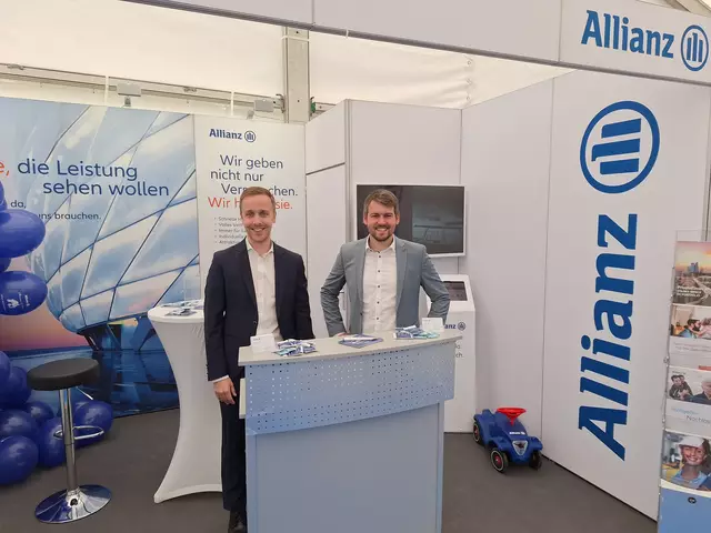 Am Stand der Allianz Versicherung