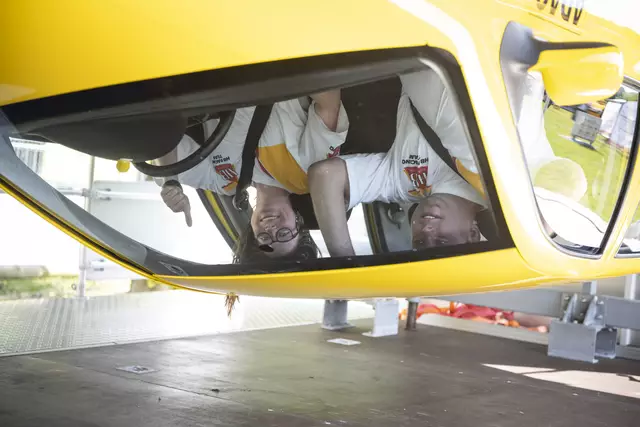 Beim Tag der offenen Tür am 12. Juli im ADAC Testzentrum Mobilität in Penzing können die Zuschauerinnen und Zuschauer in einen Überschlags-Simulator des ADAC Regionalclubs Südbayern steigen.  | Foto: ADAC/Schwarz Fotografie