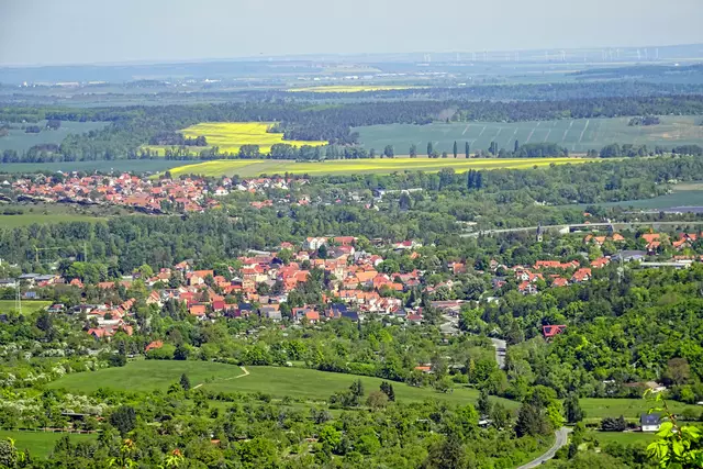 Blick vom Wolfsbergblick auf Neinstedt und Weddersleben