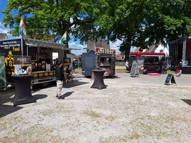 Die großzügig gestaltete Food Area mit Foodtrucks