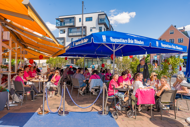 Internationaler Tag der Pflege 2025 - Mitarbeiter der Friedberger Residenz Pro Seniore genießen die Freizeit im Friedberger Eiscafé Tutti Frutti | Foto: FSeventfoto