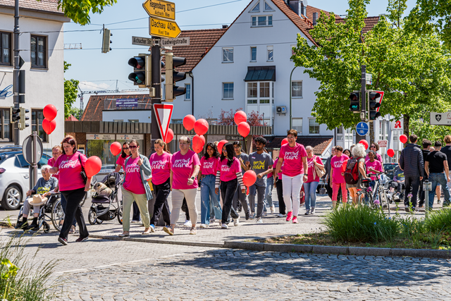 Internationaler Tag der Pflege 2025 - Mitarbeiter der Friedberger Residenz Pro Seniore auf dem Weg zum Friedberger Eiscafé Tutti Frutti | Foto: FSeventfoto