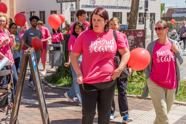 Internationaler Tag der Pflege 2025 - Mitarbeiter der Friedberger Residenz Pro Seniore genießen die Freizeit im Friedberger Eiscafé Tutti Frutti | Foto: FSeventfoto