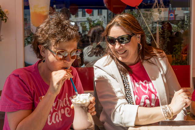 Internationaler Tag der Pflege 2025 - Mitarbeiter der Friedberger Residenz Pro Seniore genießen die Freizeit im Friedberger Eiscafé Tutti Frutti | Foto: FSeventfoto