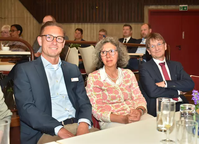 v.l. Regionsabgeordneter Angelo Alter und Christine Ranke-Heck