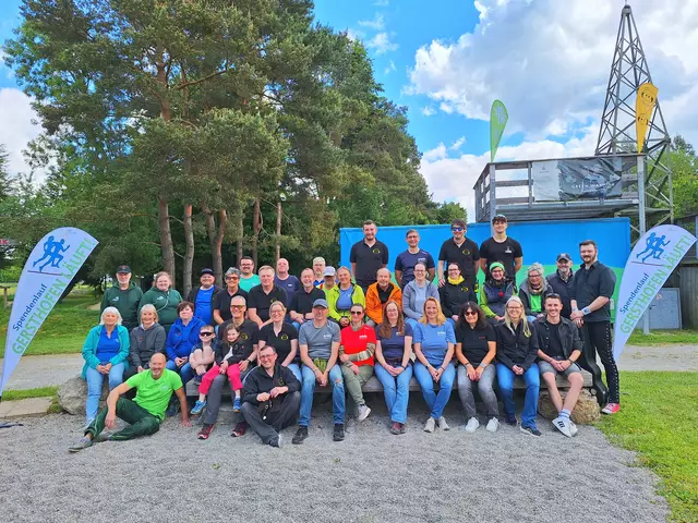 Helfergruppenfoto der ersten Schicht bei Gersthofen läuft! 2025 mit den Gersthofer Party-Freunden, den NaturFreunden, der Kolpingsfamilie und dem Deutschen Alpenverein. | Foto: L. Dziedataja