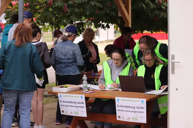 Am Anmeldestand war immer viel los. | Foto: L. Dziedataja
