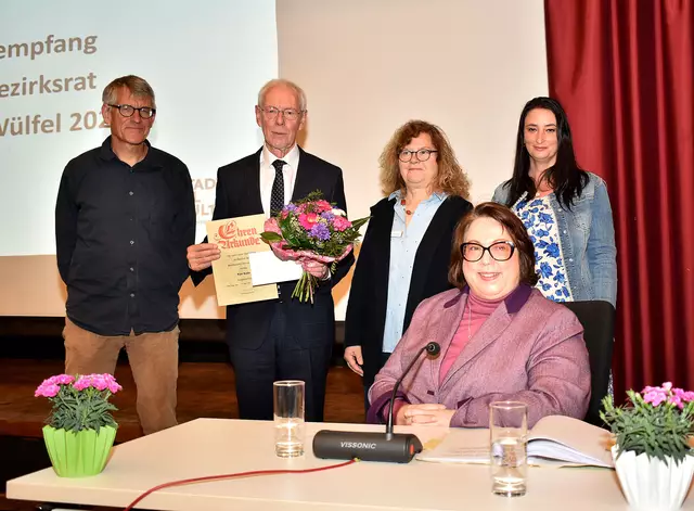 Rolf bade von der Timotheus-Kirchengemeinde (2. v. l.) wurde geehrt.