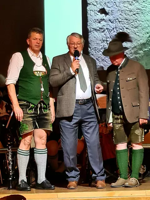 Bgm. Andreas Braunegger
Alfred Platschka (Hist.; / Buchautor / Heimatpfleger / Vermittler)
Bgm. Franz Pfaller | Foto: A.Platschka