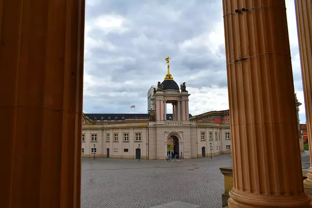 Blick über den Alten Markt zum Stadtschloss