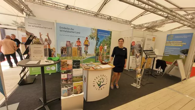 Informationen über die regionale Stromvermarktung mit der Paartal-Energie und viele weitere Themen gab es am Stand des Landratsamtes Aichach-Friedberg