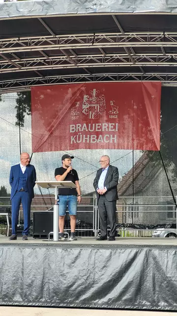 Messveranstalter Eric Simanowski bedankte sich bei Bürgermeister Klaus Habermann und der Stadt Aichach